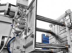 Tesla отказывается от роботов в пользу самой большой в мире литейной машины