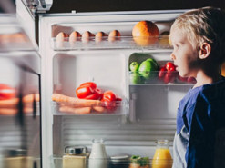 Як зберігати продукти, якщо довго немає світла і холодильник не працює