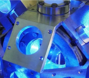 Менший у 20 разів. У Британії створили надточний атомний годинник, який можна переносити в руках