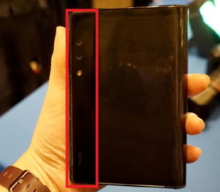 Первый в мире складной смартфон хрустит при складывании