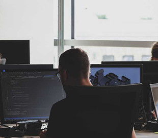 Програміст злив дані розробників шпигунських технологій, проданих російському уряду