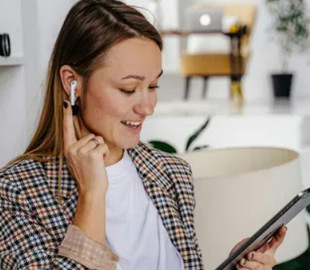 Не лише для музики: 5 прихованих функцій AirPods