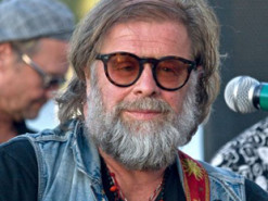 Борис Гребенщиков осудил войну в Украине: это позор