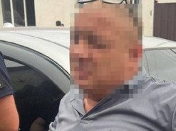 Правоохоронці затримали шахраїв, які видавали себе за волонтерів та ошукували цивільних і військових