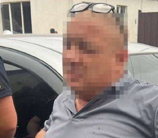 Правоохоронці затримали шахраїв, які видавали себе за волонтерів та ошукували цивільних і військових