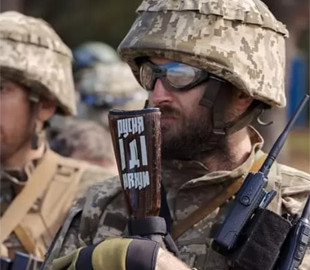 В Черкасах суд "посадив" на 3 роки умовно жінку, яка образила військового у Facebook