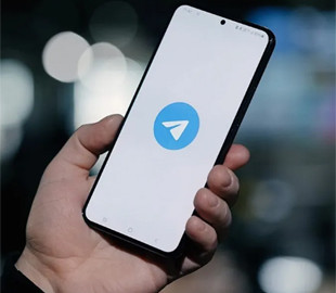 «Емодзі» на статтю про тероризм: у РФ 17-річного підлітка судять за платні реакції в Telegram