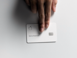 Apple запретила покупать криптовалюты с помощью своей кредитной карты