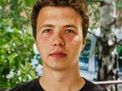 Батько Протасевича вважає, що його син робив свої заяви через тортури та залякування