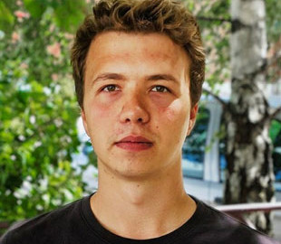 Батько Протасевича вважає, що його син робив свої заяви через тортури та залякування