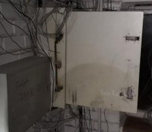 В Днепре среди ночи поймали вора интернет-оборудования в многоэтажках