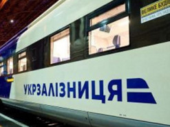 Продаж електронних квитків на потяги УЗ – призупинено: що сталось