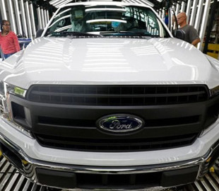 Из-за дефицита чипов Ford остановит производство на восьми американских предприятиях