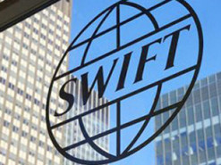 Крупнейшая в ЕП фракция высказалась за отключение России от SWIFT