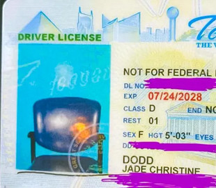 Водитель получила удостоверение со стулом вместо своего фото