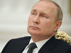 Макрон знову поспілкувався з Путіним: російський диктатор побідкався на західну зброю