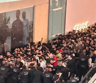 Ажіотаж навколо iPhone 15: шанувальники смартфонів Apple влаштували тисняву в Dubai Mall