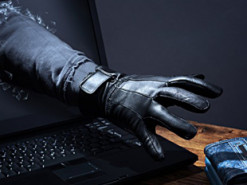 Інтернет-шахраї видурили у двох українців понад 60 тисяч гривень