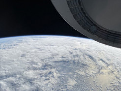 Экипаж SpaceX снял Землю на iPhone