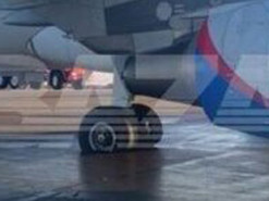 Лопнули одразу 4 колеса: в аеропорту Іркутська аварійно сів літак А-320 "Уральських авіаліній"