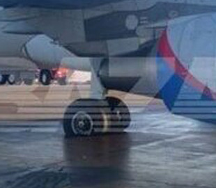 Лопнули одразу 4 колеса: в аеропорту Іркутська аварійно сів літак А-320 "Уральських авіаліній"