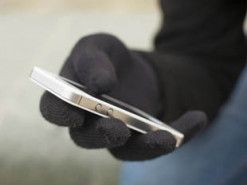 В Киеве устроили вооруженную "охоту" на владельцев дорогих телефонов