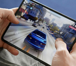 Смартфон Samsung Galaxy Fold 5G получил обновление Android 12