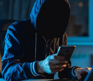 69-річного киянина шахраї змусили кинути гранату на АЗС