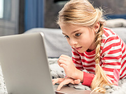 Гібридна війна в Україні: як захистити дітей від дезінформації в мережі