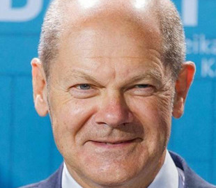 Шольца призвали перестать "спасать" путина