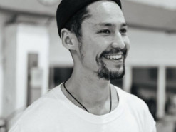 Мама загиблого Паші Лі розповіла правду про його смерть: не віддавав бронежилет і загинув не від кулі снайпера