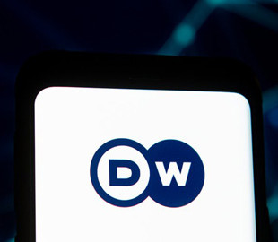 Правительство ФРГ осудило внесение DW в реестр "иноагентов" в России