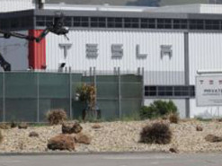 Tesla подала в суд на Rivian