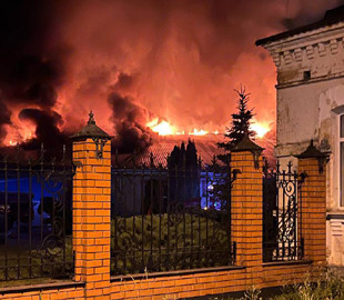 Сильний вибух і пожежа: у Курській області РФ український дрон вразив завод низьковольтної апаратури