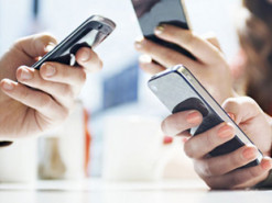 Названы страны, жители которых зависимы от смартфонов
