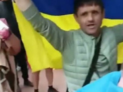 Українці в Парижі зірвали презентацію книги російської пропагандистки: прикарпатець поділився відео