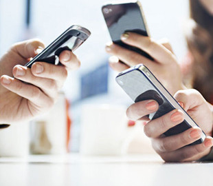 Названы страны, жители которых зависимы от смартфонов