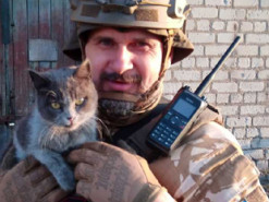 "Їхньому мирному життю також прийшов кінець": Олег Сенцов показав фото з врятованим котом