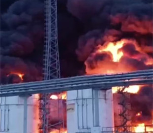 Переробка нафти в Росії впала до 11-місячного мінімуму через атаки українських дронів - Bloomberg