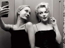 Фотограф делает реалистичные селфи со звездами, которых давно нет в живых