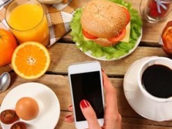 Нью-Йоркский ресторан предлагает прятать мобильные телефоны во время трапезы