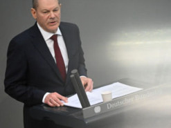 Шольц: путінським амбіціям треба протиставити сильні армії