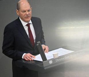 Шольц: путінським амбіціям треба протиставити сильні армії