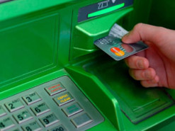 Злоумышленники воровали деньги из банкоматов с помощью скотча