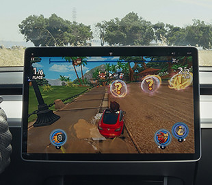 В электромобилях Tesla теперь можно играть в видеоигры