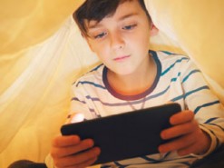Сколько времени на самом деле ребенку можно играть с гаджетами?
