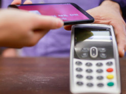 Apple iPhone скоро можно будет использовать как платежные терминалы