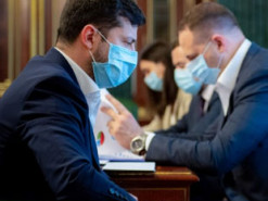 Президента просят законодательно запретить чипирование людей в Украине