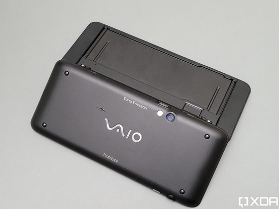 1Sony-Ericsson-VAIO-prototyle-back-1-1024x768.jpg (53 KB)