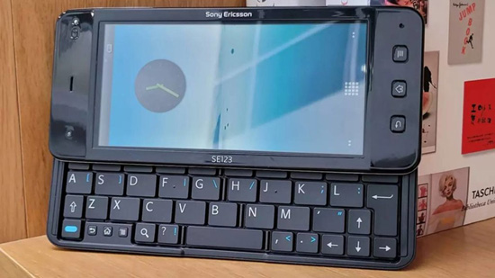 3Sony-Ericsson-VAIO-prototyle-front-hinge-half-open-1-1280x720-1024x576.jpg (71 KB)